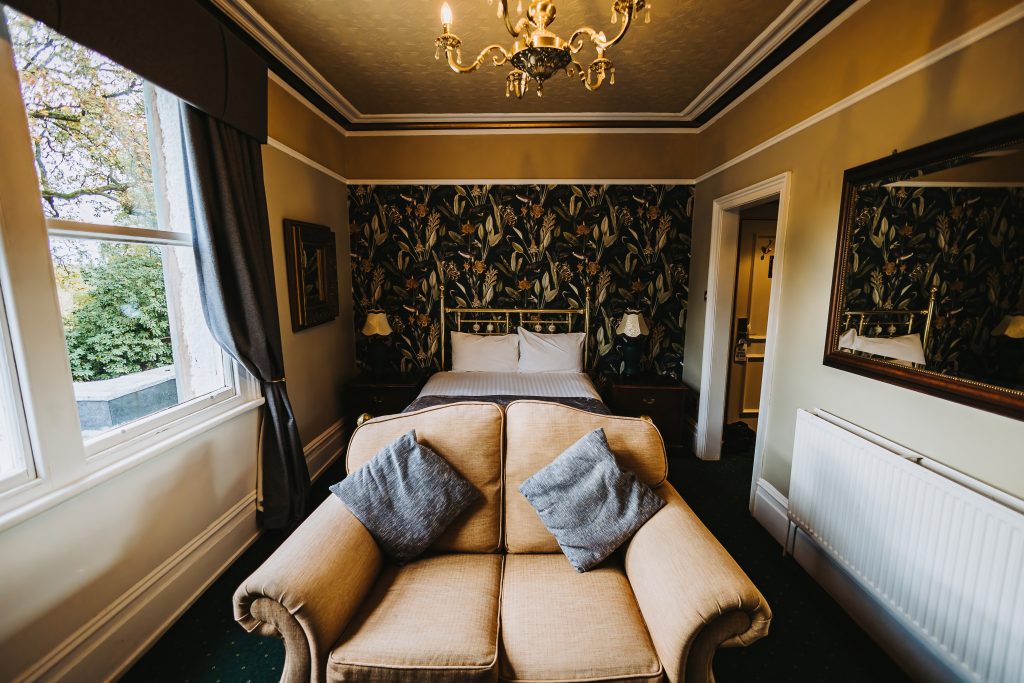 Hotel-executive-room-near-ellesmereport