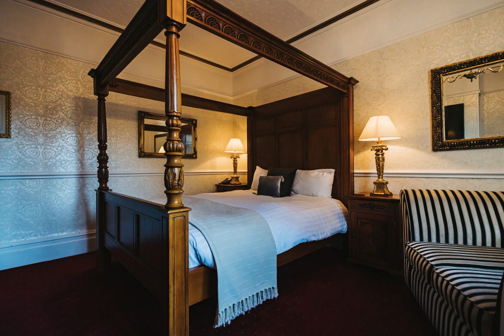 Four-Poster-Room-Ellesmere-Port