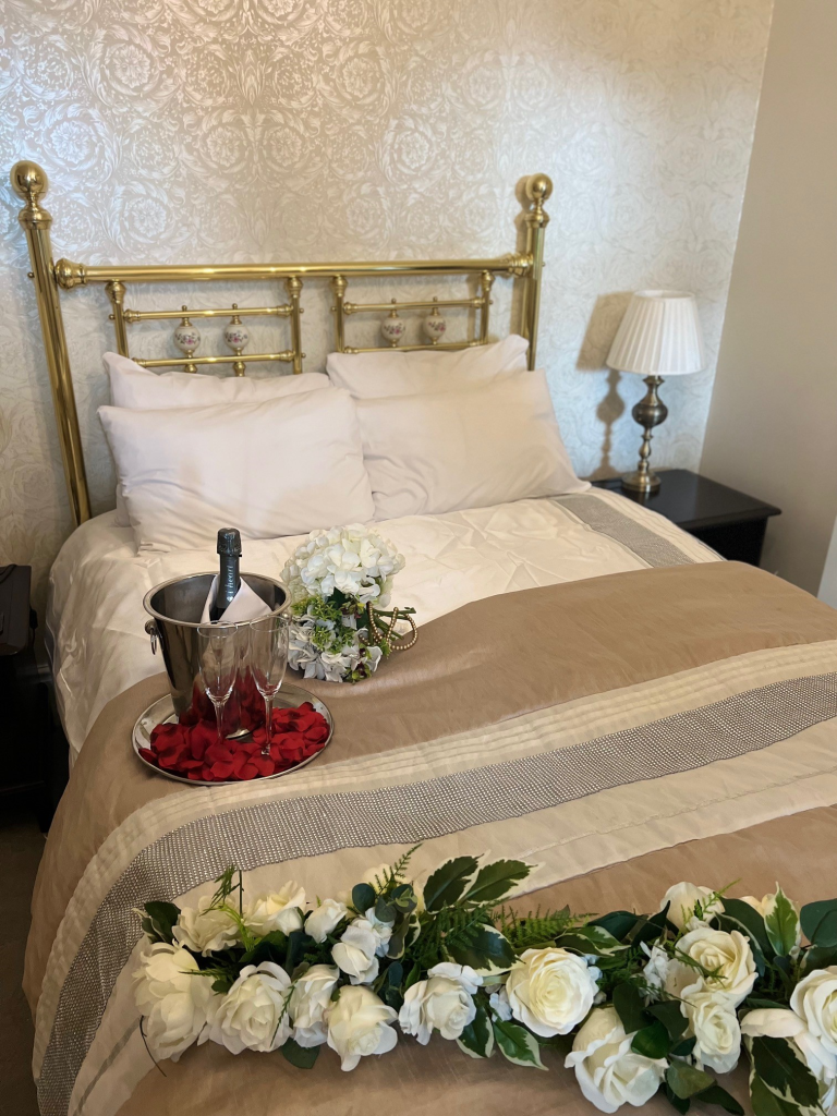 Superior-suite-rooms-Brook-Hall-Hotel-Ellesmere-Port